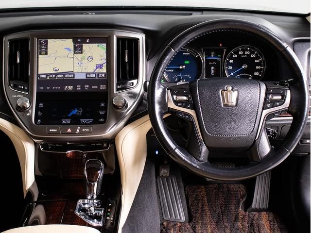 クラウンハイブリッド ロイヤルサルーン　後期型（禁煙車）（本革シート）（フルエアロ）（点検記録簿７枚）（衝突軽減ブレーキ）（踏み間違い防止機能）レーダークルーズ　レギュラーガソリン仕様　Ｂｌｕｅｔｏｏｔｈ対応　ＳＤマルチ　アドバンストＰＫＧ（35枚目）