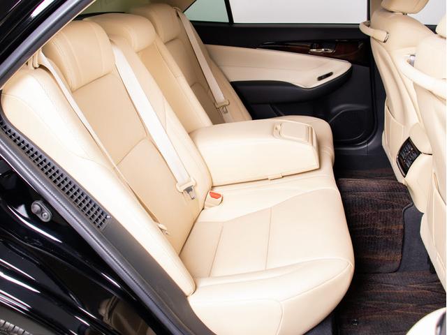 クラウンハイブリッド ロイヤルサルーン　後期型（禁煙車）（本革シート）（フルエアロ）（点検記録簿７枚）（衝突軽減ブレーキ）（踏み間違い防止機能）レーダークルーズ　レギュラーガソリン仕様　Ｂｌｕｅｔｏｏｔｈ対応　ＳＤマルチ　アドバンストＰＫＧ（38枚目）