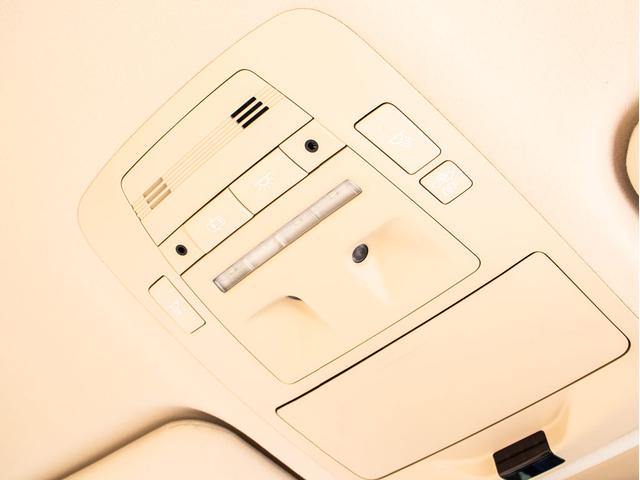 クラウンハイブリッド ロイヤルサルーン　後期型（禁煙車）（本革シート）（フルエアロ）（点検記録簿７枚）（衝突軽減ブレーキ）（踏み間違い防止機能）レーダークルーズ　レギュラーガソリン仕様　Ｂｌｕｅｔｏｏｔｈ対応　ＳＤマルチ　アドバンストＰＫＧ（49枚目）