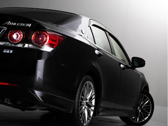 クラウンハイブリッド アスリートＳ　後期型（禁煙車）（黒本革シート）（オプション１８インチアルミホイール）（フルエアロ）ＳＤナビ　Ｂｌｕｅｔｏｏｔｈ対応　レギュラーガソリン仕様　シートヒーター　ステアリングヒーター　スパッタリングアルミ（23枚目）