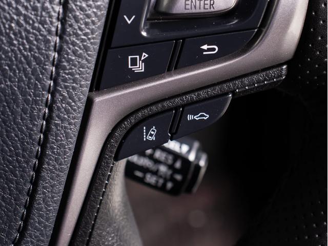 クラウンハイブリッド アスリートＳ　後期型（ワンオーナー）（黒本革シート）（フルエアロ）（オプション１８インチアルミ）（トヨタセーフティセンス）衝突軽減ブレーキ　踏み間違い防止機能　車線逸脱抑制ＬＤＡ　レーダークルーズ　オートハイビーム（9枚目）