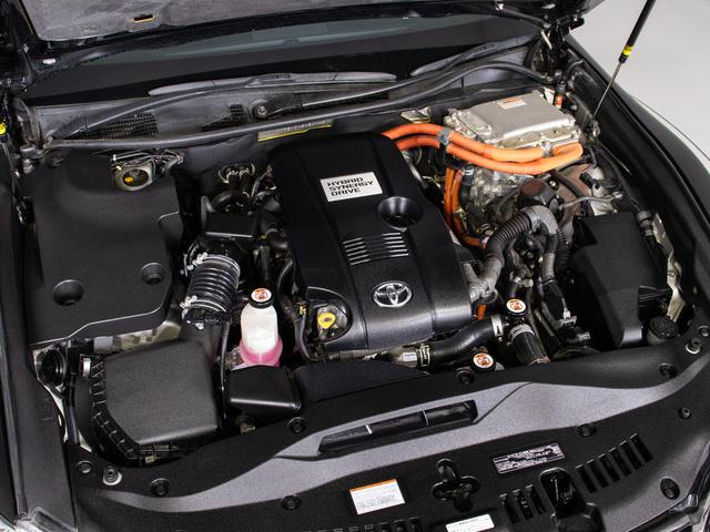 クラウンハイブリッド アスリートＳ　後期型（ワンオーナー）（黒本革シート）（フルエアロ）（オプション１８インチアルミ）（トヨタセーフティセンス）衝突軽減ブレーキ　踏み間違い防止機能　車線逸脱抑制ＬＤＡ　レーダークルーズ　オートハイビーム（29枚目）