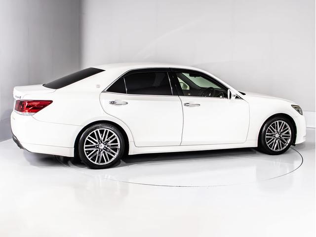 クラウン アスリートＳ　（禁煙車）（黒本革シート）（スパッタリング加工純正１８インチアルミ）（点検記録簿１２枚）Ｂｌｕｅｔｏｏｔｈ対応　エアシート　シートヒーター　ＨＤＤマルチ　バックカメラ　ＨＩＤヘッドライト　ＬＥＤフォグ（16枚目）