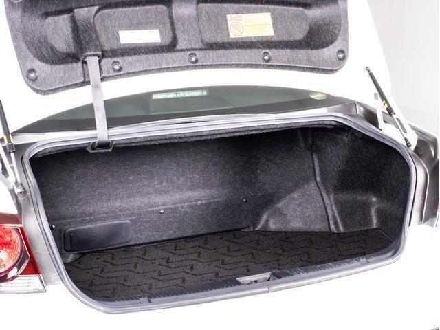 クラウンハイブリッド アスリートＳ　後期型（特注フォーブレザーシート）（オプション１８インチアルミ）（フルエアロ）（ルーフブラック）セーフティセンス　衝突軽減ブレーキ　踏み間違い防止機能　車線逸脱抑制　レーダークルーズ　オートハイビーム（30枚目）