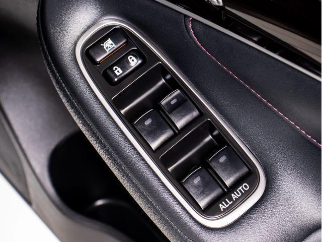 クラウンハイブリッド アスリートＳ　後期型（特注フォーブレザーシート）（オプション１８インチアルミ）（フルエアロ）（ルーフブラック）セーフティセンス　衝突軽減ブレーキ　踏み間違い防止機能　車線逸脱抑制　レーダークルーズ　オートハイビーム（35枚目）