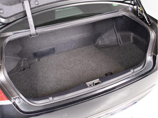 クラウンハイブリッド アスリートS (サンルーフ)(黒本革シート)(オプション18インチアルミ)(フルエアロ)(新品タイヤ)(衝突軽減ブレーキ)(踏み間違い防止機能)レーダークルーズ 記録簿8枚 Bluetooth対応 レギュラー仕様(30枚目)