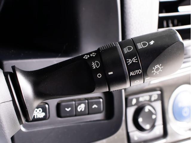 クラウンハイブリッド アスリートS (サンルーフ)(黒本革シート)(オプション18インチアルミ)(フルエアロ)(新品タイヤ)(衝突軽減ブレーキ)(踏み間違い防止機能)レーダークルーズ 記録簿8枚 Bluetooth対応 レギュラー仕様(44枚目)