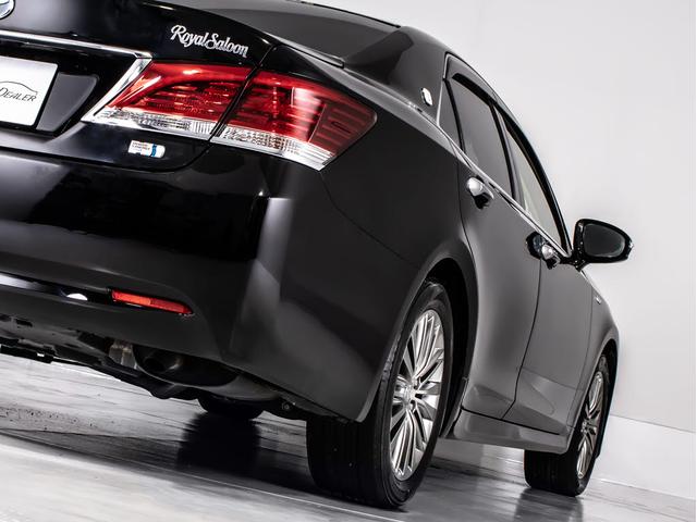 クラウンハイブリッド ロイヤルサルーン　（禁煙車）（オプション１７インチアルミ）（点検記録簿８枚）ＨＤＤマルチナビ　レギュラーガソリン仕様　Ｂｌｕｅｔｏｏｔｈ対応　シートヒーター　ステアリングヒーター　カラーバックカメラ（17枚目）