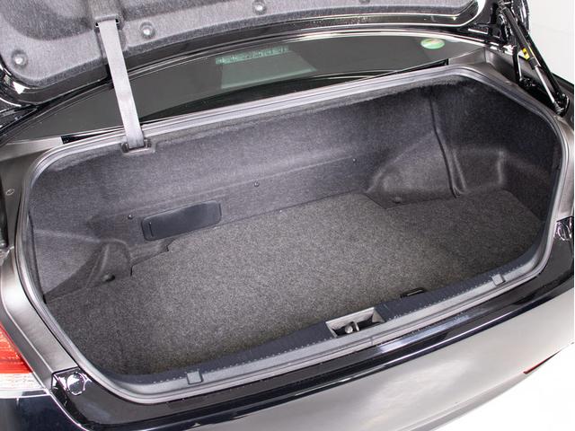 クラウンハイブリッド ロイヤルサルーン　（禁煙車）（オプション１７インチアルミ）（点検記録簿８枚）ＨＤＤマルチナビ　レギュラーガソリン仕様　Ｂｌｕｅｔｏｏｔｈ対応　シートヒーター　ステアリングヒーター　カラーバックカメラ（27枚目）