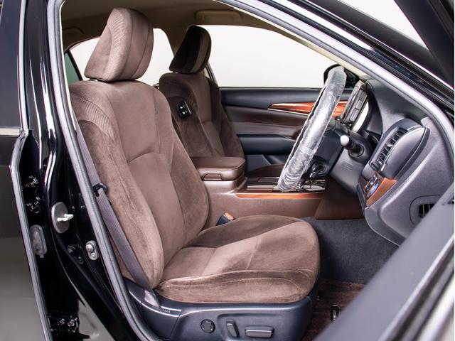 クラウンハイブリッド ロイヤルサルーン　（禁煙車）（オプション１７インチアルミ）（点検記録簿８枚）ＨＤＤマルチナビ　レギュラーガソリン仕様　Ｂｌｕｅｔｏｏｔｈ対応　シートヒーター　ステアリングヒーター　カラーバックカメラ（30枚目）