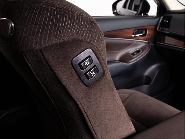 クラウンハイブリッド ロイヤルサルーン　（禁煙車）（オプション１７インチアルミ）（点検記録簿８枚）ＨＤＤマルチナビ　レギュラーガソリン仕様　Ｂｌｕｅｔｏｏｔｈ対応　シートヒーター　ステアリングヒーター　カラーバックカメラ（34枚目）