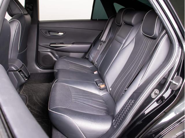 クラウンハイブリッド ＲＳアドバンス　（サンルーフ）（黒本革シート）（パノラミックビューモニター）（フルエアロ）（トヨタセーフティセンス）衝突軽減ブレーキ　踏み間違い防止機能　車線逸脱抑制ＬＴＡ　シーケンシャルウィンカー　ＢＳＭ　ＳＤナビ（8枚目）