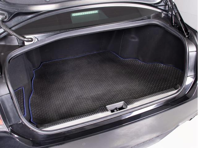 クラウンハイブリッド ＲＳアドバンス　（サンルーフ）（黒本革シート）（パノラミックビューモニター）（フルエアロ）（トヨタセーフティセンス）衝突軽減ブレーキ　踏み間違い防止機能　車線逸脱抑制ＬＴＡ　シーケンシャルウィンカー　ＢＳＭ　ＳＤナビ（32枚目）