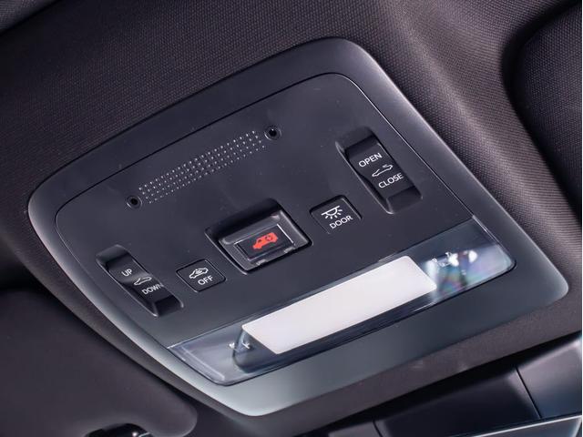 クラウンハイブリッド ＲＳアドバンス　（サンルーフ）（黒本革シート）（パノラミックビューモニター）（フルエアロ）（トヨタセーフティセンス）衝突軽減ブレーキ　踏み間違い防止機能　車線逸脱抑制ＬＴＡ　シーケンシャルウィンカー　ＢＳＭ　ＳＤナビ（45枚目）