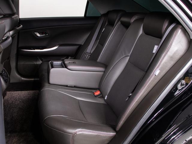クラウン ２．５アスリート　アニバーサリーエディション　後期型（サンルーフ）（専用黒本革シート）（特別仕様車）（クリアランスソナー）ＨＤＤマルチナビ　ＢＬｕｅｔｏｏｔｈ対応　レギュラーガソリン仕様　バックカメラ＆サイドカメラ　専用インテリア＆エクステリア（7枚目）