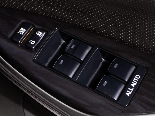 クラウン ２．５アスリート　アニバーサリーエディション　後期型（サンルーフ）（専用黒本革シート）（特別仕様車）（クリアランスソナー）ＨＤＤマルチナビ　ＢＬｕｅｔｏｏｔｈ対応　レギュラーガソリン仕様　バックカメラ＆サイドカメラ　専用インテリア＆エクステリア（50枚目）