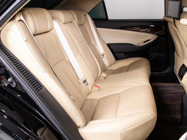 クラウンハイブリッド ロイヤルサルーンＧ　後期型（禁煙車）（フラクセン本革シート）（リヤオートエアコン）（衝突軽減ブレーキ）（踏み間違い防止機能）レーダークルーズ　ＢＳＭ　アダプティブハイビーム　　ＢＬｕｅｔｏｏｔｈ対応　アルパイン後席モニタ（40枚目）