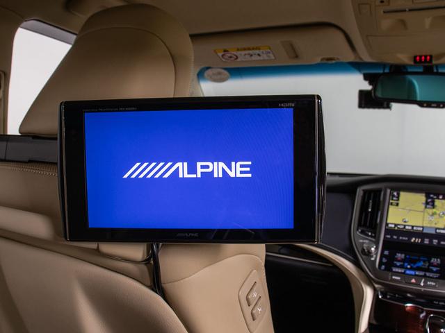 クラウンハイブリッド ロイヤルサルーンＧ　後期型（禁煙車）（フラクセン本革シート）（リヤオートエアコン）（衝突軽減ブレーキ）（踏み間違い防止機能）レーダークルーズ　ＢＳＭ　アダプティブハイビーム　　ＢＬｕｅｔｏｏｔｈ対応　アルパイン後席モニタ（43枚目）