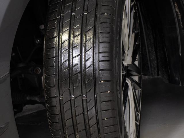 クラウンハイブリッド アスリートＧ　（黒本革シート）（オプション１８インチアルミ）（フルエアロ）（衝突軽減）（踏み間違い防止機能）レーダークルーズ　アダプティブハイビーム　シートメモリー　ＢＬｕｅｔｏｏｔｈ対応　レギュラーガソリン仕様（29枚目）