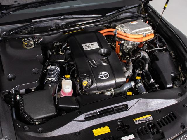 クラウンハイブリッド アスリートＧ　（黒本革シート）（オプション１８インチアルミ）（フルエアロ）（衝突軽減）（踏み間違い防止機能）レーダークルーズ　アダプティブハイビーム　シートメモリー　ＢＬｕｅｔｏｏｔｈ対応　レギュラーガソリン仕様（30枚目）