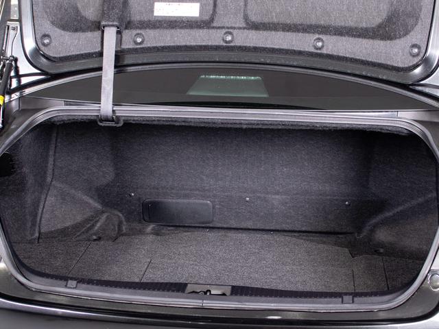 クラウンハイブリッド アスリートＧ　（黒本革シート）（オプション１８インチアルミ）（フルエアロ）（衝突軽減）（踏み間違い防止機能）レーダークルーズ　アダプティブハイビーム　シートメモリー　ＢＬｕｅｔｏｏｔｈ対応　レギュラーガソリン仕様（31枚目）