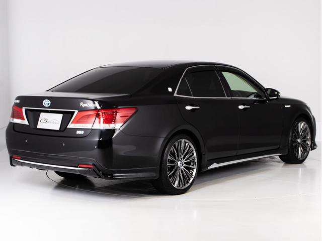 クラウンハイブリッド ロイヤルサルーン　後期型（トヨタセーフティセンス）（フルエアロ）（レイズ２０インチアルミ）（衝突軽減ブレーキ）（踏み間違い防止機能）（車線逸脱抑制ＬＤＡ）レーダークルーズ　オートマチックハイビーム　Ｂｌｕｅｔｏｏｔｈ（17枚目）