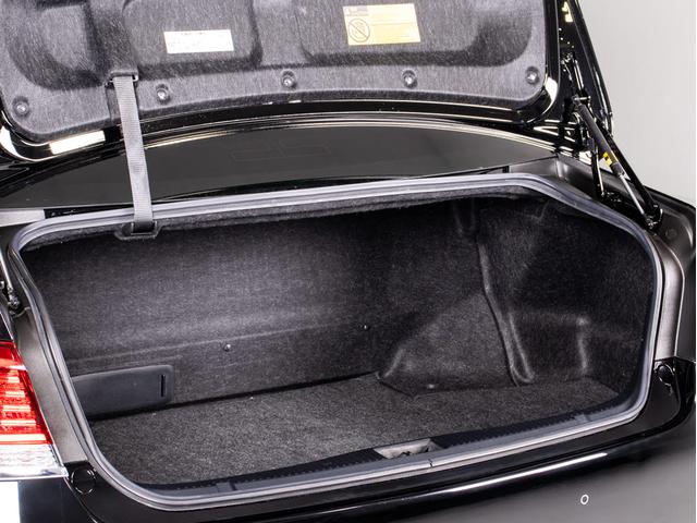 クラウンハイブリッド ロイヤルサルーン　後期型（トヨタセーフティセンス）（フルエアロ）（レイズ２０インチアルミ）（衝突軽減ブレーキ）（踏み間違い防止機能）（車線逸脱抑制ＬＤＡ）レーダークルーズ　オートマチックハイビーム　Ｂｌｕｅｔｏｏｔｈ（32枚目）