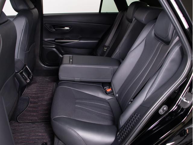 クラウンハイブリッド ＲＳアドバンス　後期型（法人ワンオーナー）（サンルーフ）（黒本革シート）（パノラミックビューモニター）（セーフティセンス）衝突軽減ブレーキ　踏み間違い防止　車線逸脱抑制ＬＴＡ　デジタルインナーミラー　オートハイビーム（9枚目）