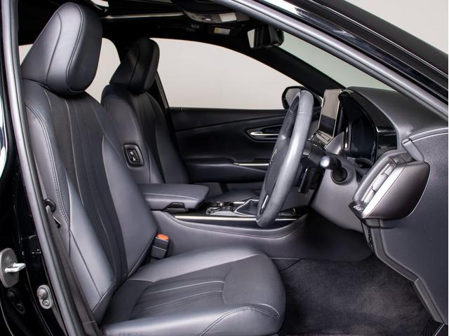 クラウンハイブリッド ＲＳアドバンス　後期型（法人ワンオーナー）（サンルーフ）（黒本革シート）（パノラミックビューモニター）（セーフティセンス）衝突軽減ブレーキ　踏み間違い防止　車線逸脱抑制ＬＴＡ　デジタルインナーミラー　オートハイビーム（37枚目）