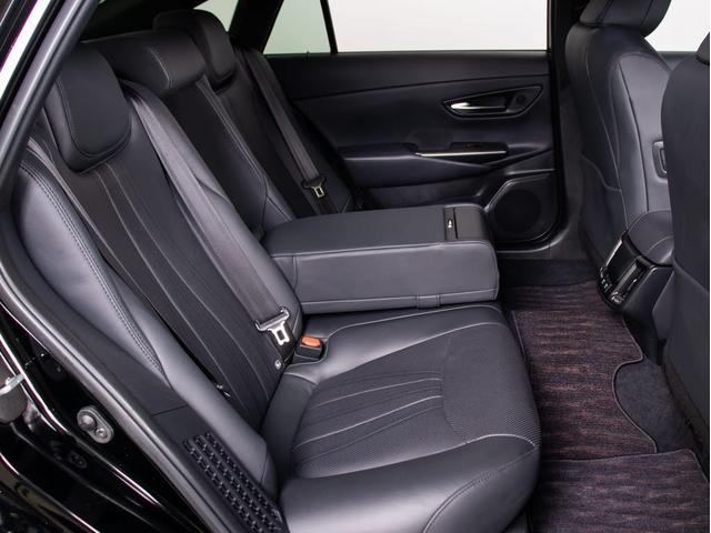 クラウンハイブリッド ＲＳアドバンス　後期型（法人ワンオーナー）（サンルーフ）（黒本革シート）（パノラミックビューモニター）（セーフティセンス）衝突軽減ブレーキ　踏み間違い防止　車線逸脱抑制ＬＴＡ　デジタルインナーミラー　オートハイビーム（39枚目）