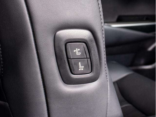 クラウンハイブリッド ＲＳアドバンス　後期型（法人ワンオーナー）（サンルーフ）（黒本革シート）（パノラミックビューモニター）（セーフティセンス）衝突軽減ブレーキ　踏み間違い防止　車線逸脱抑制ＬＴＡ　デジタルインナーミラー　オートハイビーム（40枚目）