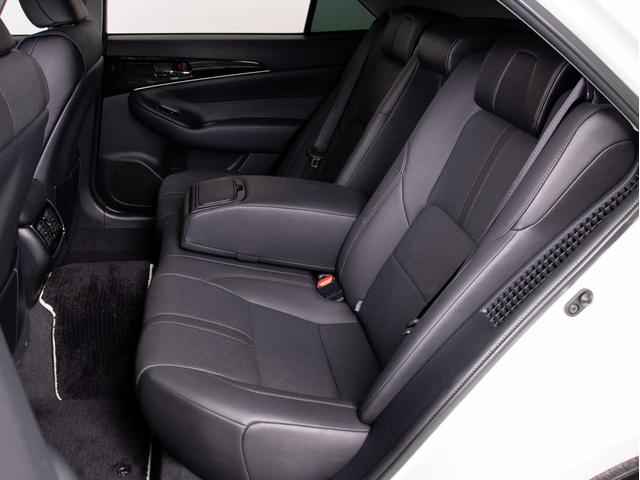 クラウンハイブリッド アスリートＳ　Ｊ－フロンティアリミテッド　後期型（特別仕様車）（黒本革シート）（オプション１８インチアルミ）（新品タイヤ）（セーフティセンス）（記録簿７枚）衝突軽減ブレーキ　踏み間違い防止機能　オートマチックハイビーム　車線逸脱抑制ＬＤＡ（7枚目）