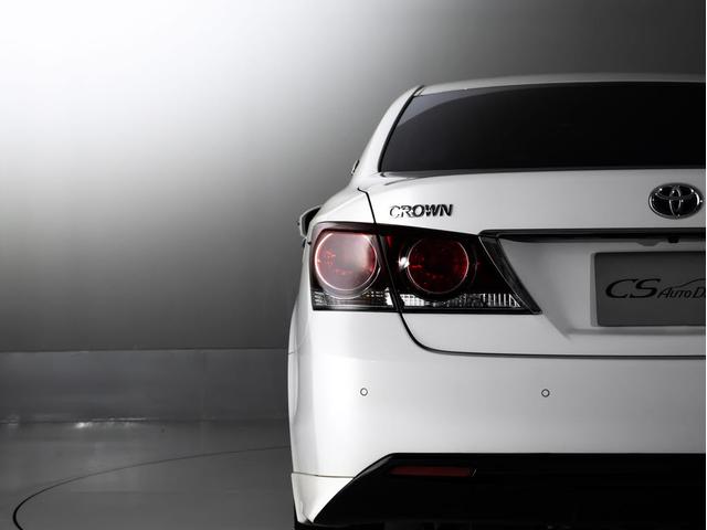 クラウンハイブリッド アスリートＳ　Ｊ－フロンティアリミテッド　後期型（特別仕様車）（黒本革シート）（オプション１８インチアルミ）（新品タイヤ）（セーフティセンス）（記録簿７枚）衝突軽減ブレーキ　踏み間違い防止機能　オートマチックハイビーム　車線逸脱抑制ＬＤＡ（29枚目）