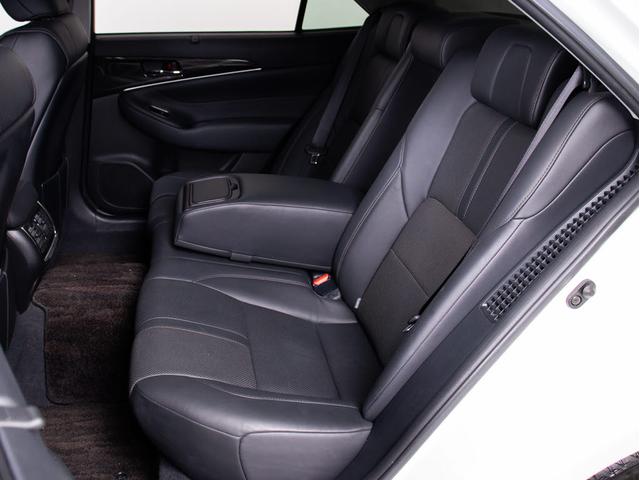 クラウンハイブリッド アスリートＧ　（禁煙車）（黒本革シート）（（オプション１８インチＡＷ）（フルエアロ）（衝突軽減ブレーキ）（踏み間違い防止機能）レーダークルーズ　アダプティブハイビーム　ＢＬｕｅｔｏｏｔｈ対応　レギュラーガソリン仕様（7枚目）