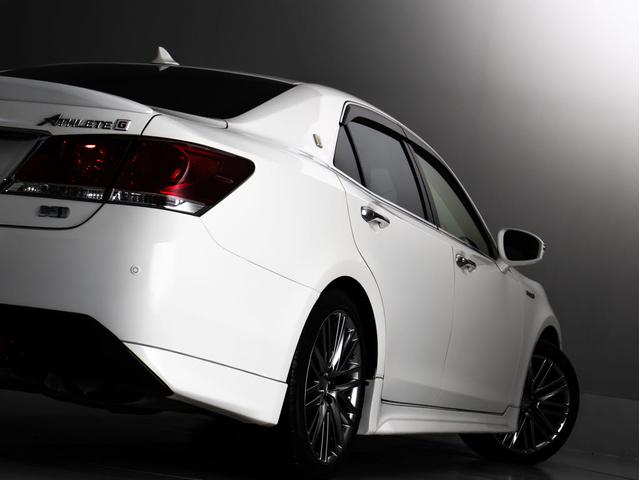 クラウンハイブリッド アスリートＧ　（禁煙車）（黒本革シート）（（オプション１８インチＡＷ）（フルエアロ）（衝突軽減ブレーキ）（踏み間違い防止機能）レーダークルーズ　アダプティブハイビーム　ＢＬｕｅｔｏｏｔｈ対応　レギュラーガソリン仕様（26枚目）