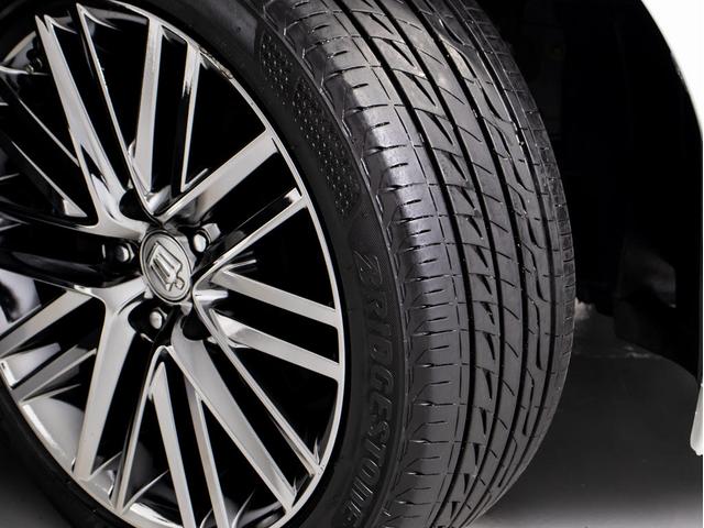 クラウンハイブリッド アスリートＧ　（禁煙車）（黒本革シート）（（オプション１８インチＡＷ）（フルエアロ）（衝突軽減ブレーキ）（踏み間違い防止機能）レーダークルーズ　アダプティブハイビーム　ＢＬｕｅｔｏｏｔｈ対応　レギュラーガソリン仕様（32枚目）