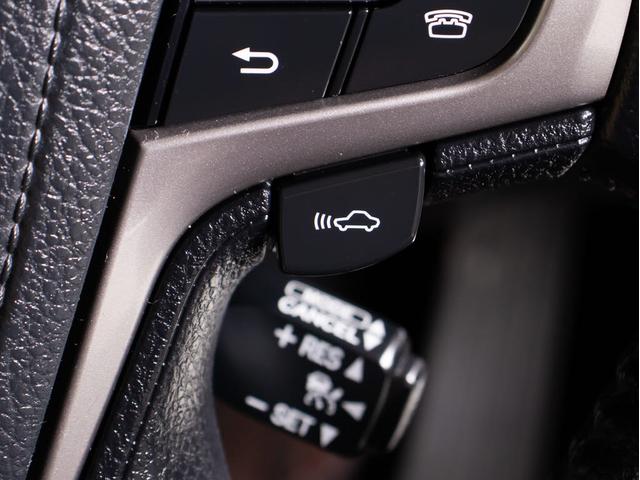 クラウンハイブリッド ロイヤルサルーンＧ　（サンルーフ）（フラクセン本革シート）（パノラミックビューモニタ）（オプション１７ＡＷ）（新品タイヤ）（衝突軽減）（踏み間違い防止機能）レーダークルーズ　アダプティブハイビーム　アダプティブハイビーム（13枚目）