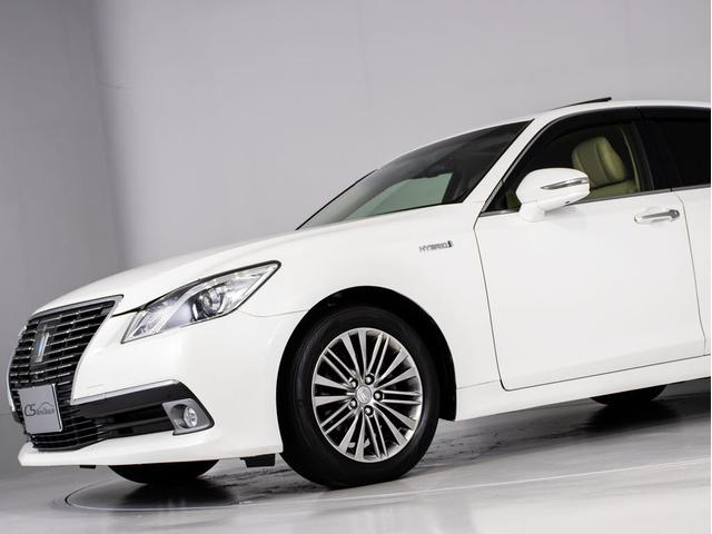 クラウンハイブリッド ロイヤルサルーンＧ　（サンルーフ）（フラクセン本革シート）（パノラミックビューモニタ）（オプション１７ＡＷ）（新品タイヤ）（衝突軽減）（踏み間違い防止機能）レーダークルーズ　アダプティブハイビーム　アダプティブハイビーム（24枚目）