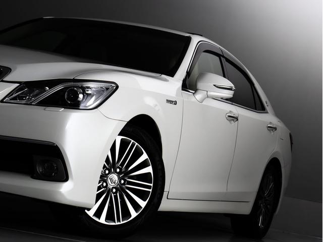 クラウンハイブリッド ロイヤルサルーンＧ　（サンルーフ）（フラクセン本革シート）（パノラミックビューモニタ）（オプション１７ＡＷ）（新品タイヤ）（衝突軽減）（踏み間違い防止機能）レーダークルーズ　アダプティブハイビーム　アダプティブハイビーム（27枚目）