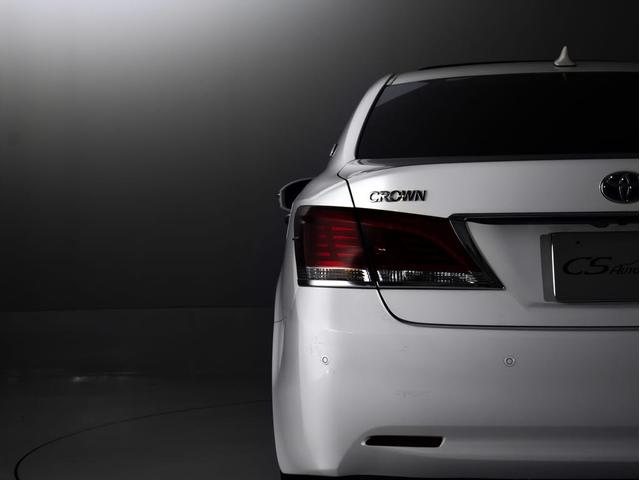 クラウンハイブリッド ロイヤルサルーンＧ　（サンルーフ）（フラクセン本革シート）（パノラミックビューモニタ）（オプション１７ＡＷ）（新品タイヤ）（衝突軽減）（踏み間違い防止機能）レーダークルーズ　アダプティブハイビーム　アダプティブハイビーム（30枚目）