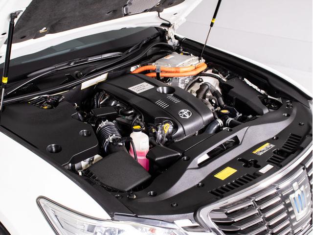 クラウンハイブリッド ロイヤルサルーンＧ　（サンルーフ）（フラクセン本革シート）（パノラミックビューモニタ）（オプション１７ＡＷ）（新品タイヤ）（衝突軽減）（踏み間違い防止機能）レーダークルーズ　アダプティブハイビーム　アダプティブハイビーム（31枚目）