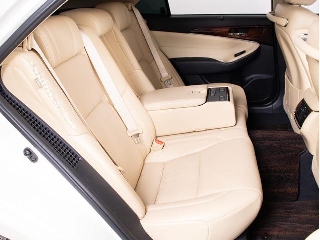 クラウンハイブリッド ロイヤルサルーンＧ　（サンルーフ）（フラクセン本革シート）（パノラミックビューモニタ）（オプション１７ＡＷ）（新品タイヤ）（衝突軽減）（踏み間違い防止機能）レーダークルーズ　アダプティブハイビーム　アダプティブハイビーム（37枚目）