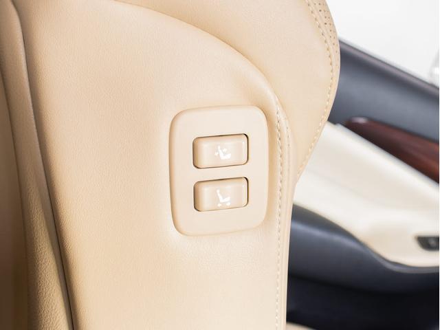 クラウンハイブリッド ロイヤルサルーンＧ　（サンルーフ）（フラクセン本革シート）（パノラミックビューモニタ）（オプション１７ＡＷ）（新品タイヤ）（衝突軽減）（踏み間違い防止機能）レーダークルーズ　アダプティブハイビーム　アダプティブハイビーム（38枚目）