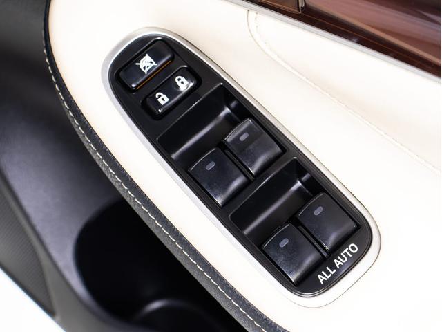 クラウンハイブリッド ロイヤルサルーンＧ　（サンルーフ）（フラクセン本革シート）（パノラミックビューモニタ）（オプション１７ＡＷ）（新品タイヤ）（衝突軽減）（踏み間違い防止機能）レーダークルーズ　アダプティブハイビーム　アダプティブハイビーム（42枚目）
