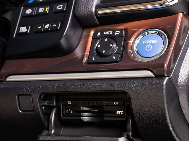 クラウンハイブリッド ロイヤルサルーンＧ　（サンルーフ）（フラクセン本革シート）（パノラミックビューモニタ）（オプション１７ＡＷ）（新品タイヤ）（衝突軽減）（踏み間違い防止機能）レーダークルーズ　アダプティブハイビーム　アダプティブハイビーム（43枚目）