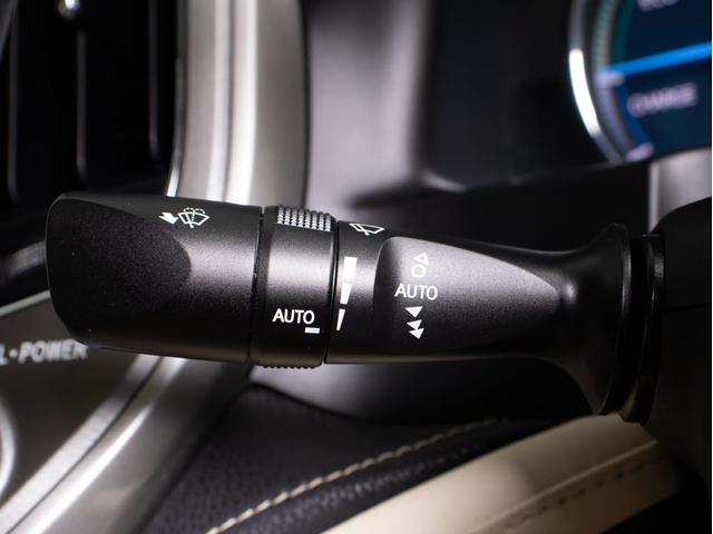 クラウンハイブリッド ロイヤルサルーンＧ　（サンルーフ）（フラクセン本革シート）（パノラミックビューモニタ）（オプション１７ＡＷ）（新品タイヤ）（衝突軽減）（踏み間違い防止機能）レーダークルーズ　アダプティブハイビーム　アダプティブハイビーム（45枚目）