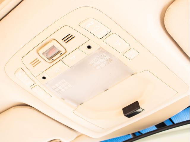 クラウンハイブリッド ロイヤルサルーンＧ　（サンルーフ）（フラクセン本革シート）（パノラミックビューモニタ）（オプション１７ＡＷ）（新品タイヤ）（衝突軽減）（踏み間違い防止機能）レーダークルーズ　アダプティブハイビーム　アダプティブハイビーム（49枚目）