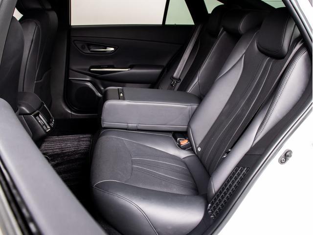 クラウンハイブリッド ＲＳアドバンス　後期型（禁煙車）（黒本革シート）（フルエアロ）（トヨタセーフティセンス）１２．３インチＳＤナビ　衝突軽減ブレーキ　踏み間違い防止機能　車線逸脱抑制ＬＴＡ　オートハイビーム　シーケンシャルウィンカー（7枚目）