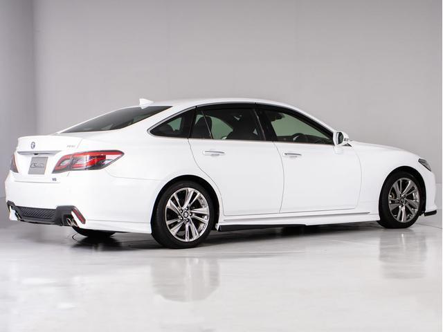 クラウンハイブリッド ＲＳアドバンス　後期型（禁煙車）（黒本革シート）（フルエアロ）（トヨタセーフティセンス）１２．３インチＳＤナビ　衝突軽減ブレーキ　踏み間違い防止機能　車線逸脱抑制ＬＴＡ　オートハイビーム　シーケンシャルウィンカー（17枚目）