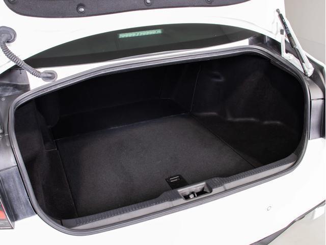 クラウンハイブリッド ＲＳアドバンス　後期型（禁煙車）（黒本革シート）（フルエアロ）（トヨタセーフティセンス）１２．３インチＳＤナビ　衝突軽減ブレーキ　踏み間違い防止機能　車線逸脱抑制ＬＴＡ　オートハイビーム　シーケンシャルウィンカー（32枚目）